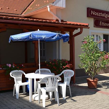 Nosztalgia Hotel Balatonszarszo Extérieur photo