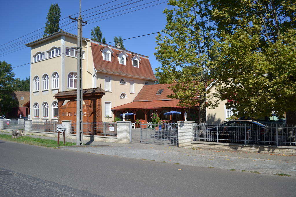 Nosztalgia Hotel Balatonszarszo Extérieur photo