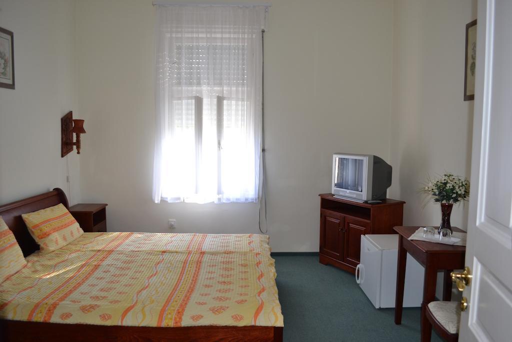 Nosztalgia Hotel Balatonszarszo Chambre photo